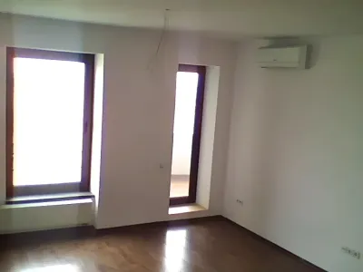 Dormitor cu parchet apartament de inchiriere Sector 5, București